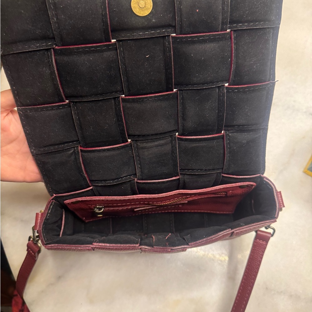Elegant Burgundy Leather Crossbody Bag - Picture 6 of 6
